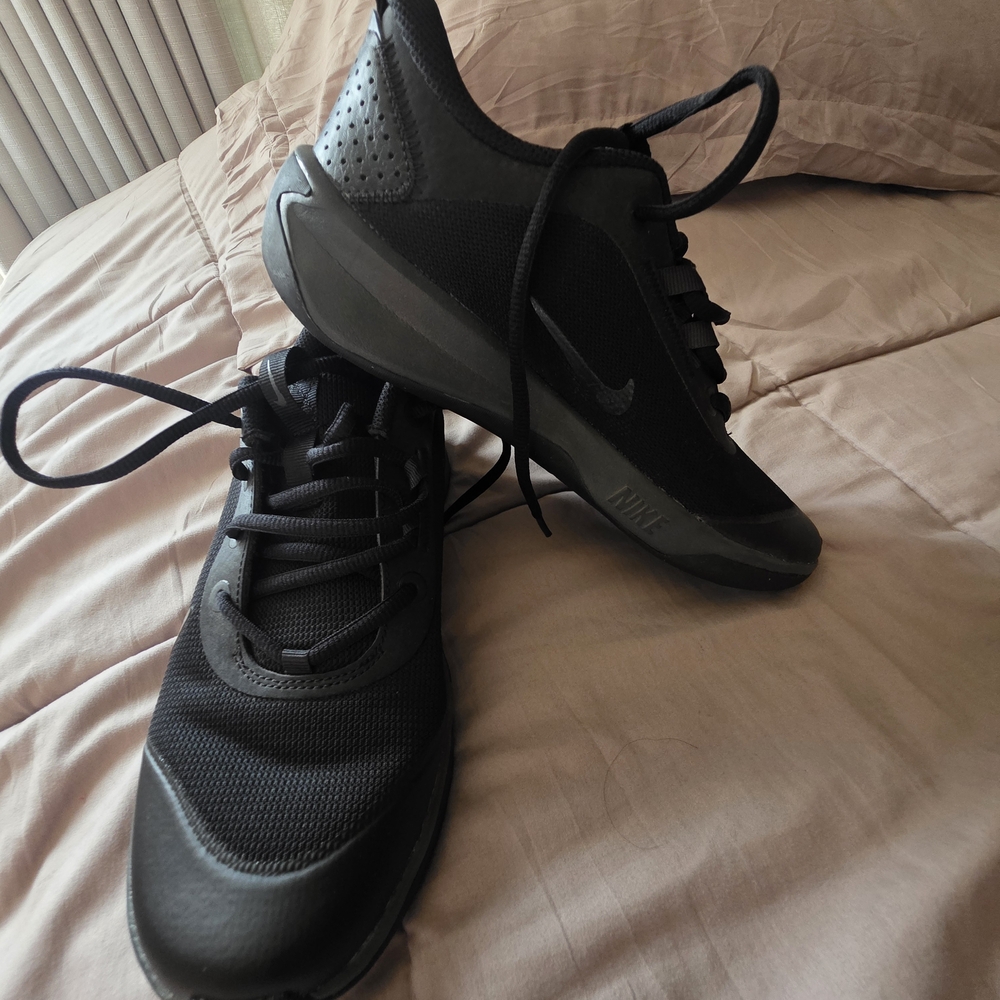Nike Youth All-Black Athletic Sneakers Size 5Y